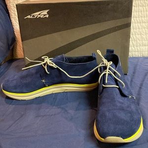 Slightly used Altra Desert Boot Walking Shoes, Men's Size 11 (US) Blue/Lime